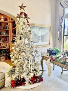 27 Innovative Ways to Decorate Your Christmas Tree for a Sparkling Holiday Atmosphere