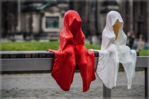 Over 40 Ideas for Hilarious and Spooky Halloween Ghost Decorations