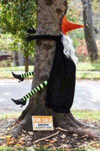 22 Terrifyingly Creative Last-Minute DIY Halloween Decoration Ideas